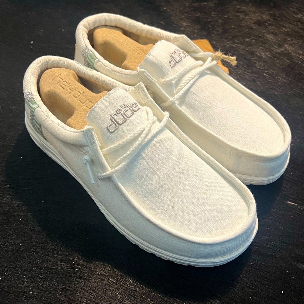 Hey dude Wally Linen